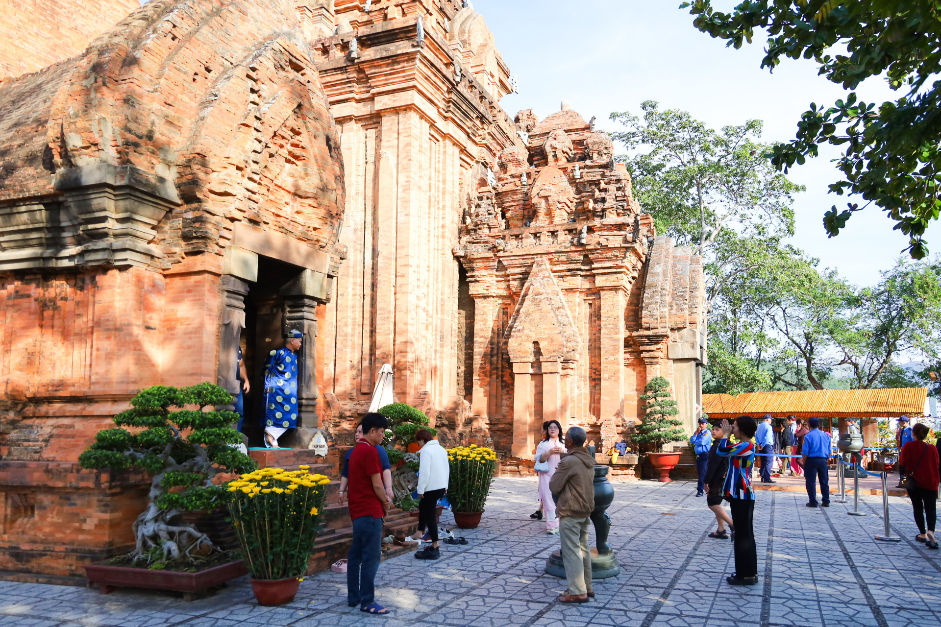 NÉT ĐẸP VĂN HÓA ĐẦU NĂM ĐI LỄ MẪU